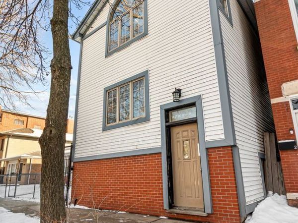 1927 W Ohio Street , Chicago, IL 60622