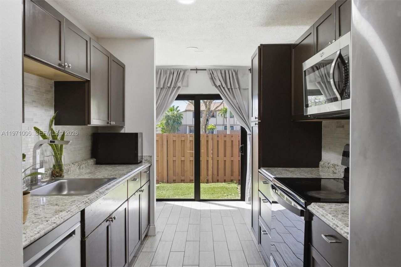 2950 NW 106th Ave , Unit 8, Sunrise, FL 33322 Photo