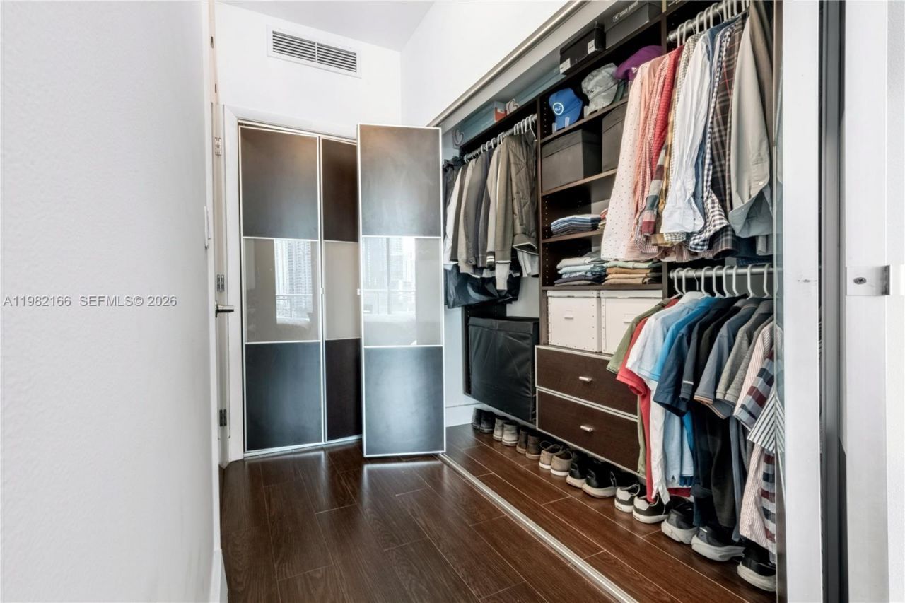 90 SW 3rd St, Unit 2116, Miami, FL 33130 Photo