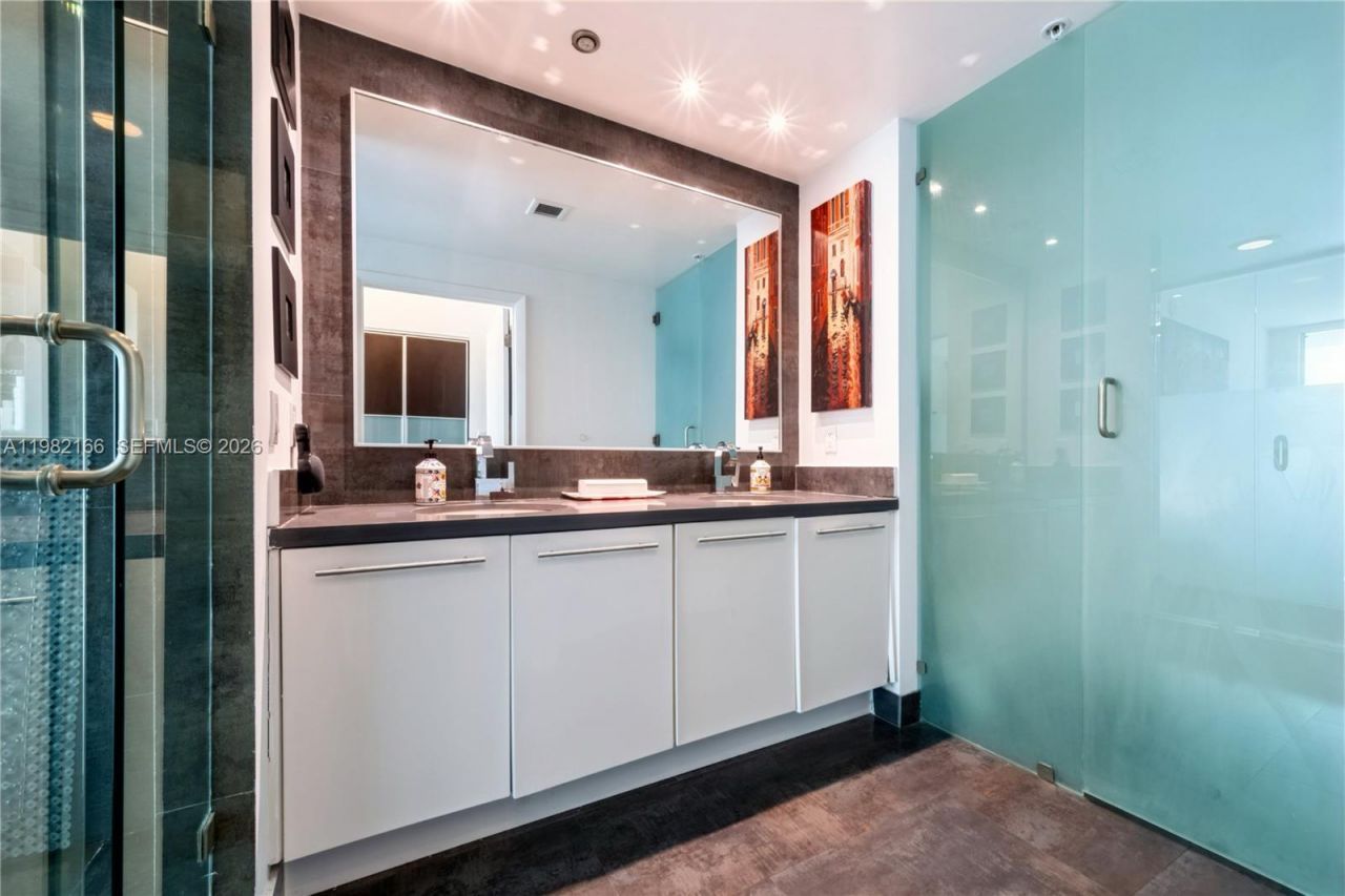 90 SW 3rd St, Unit 2116, Miami, FL 33130 Photo