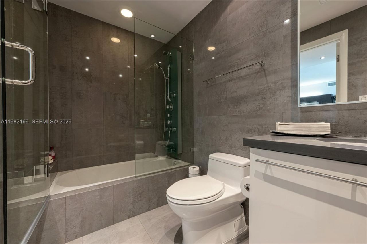 90 SW 3rd St, Unit 2116, Miami, FL 33130 Photo