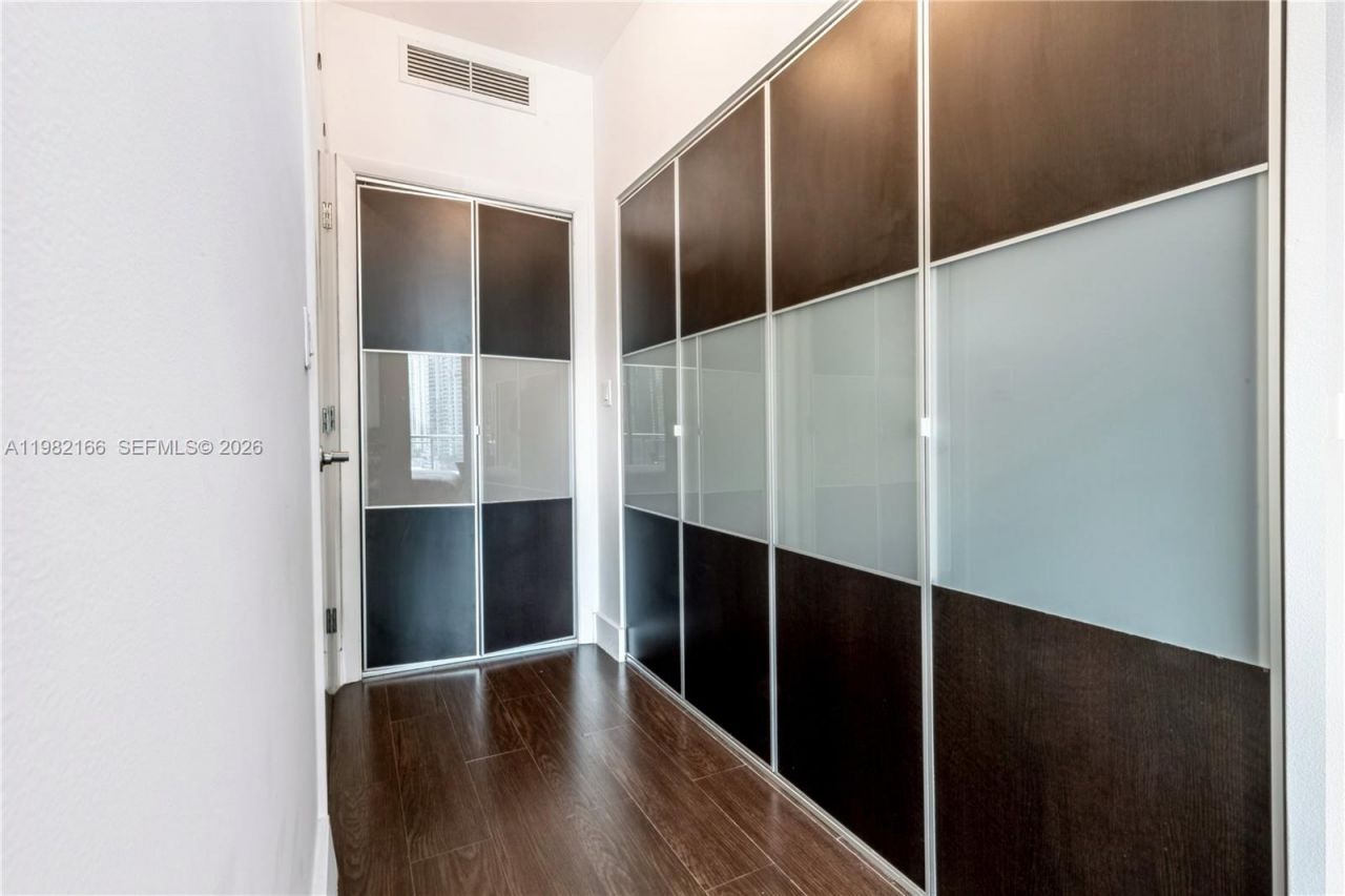 90 SW 3rd St, Unit 2116, Miami, FL 33130 Photo