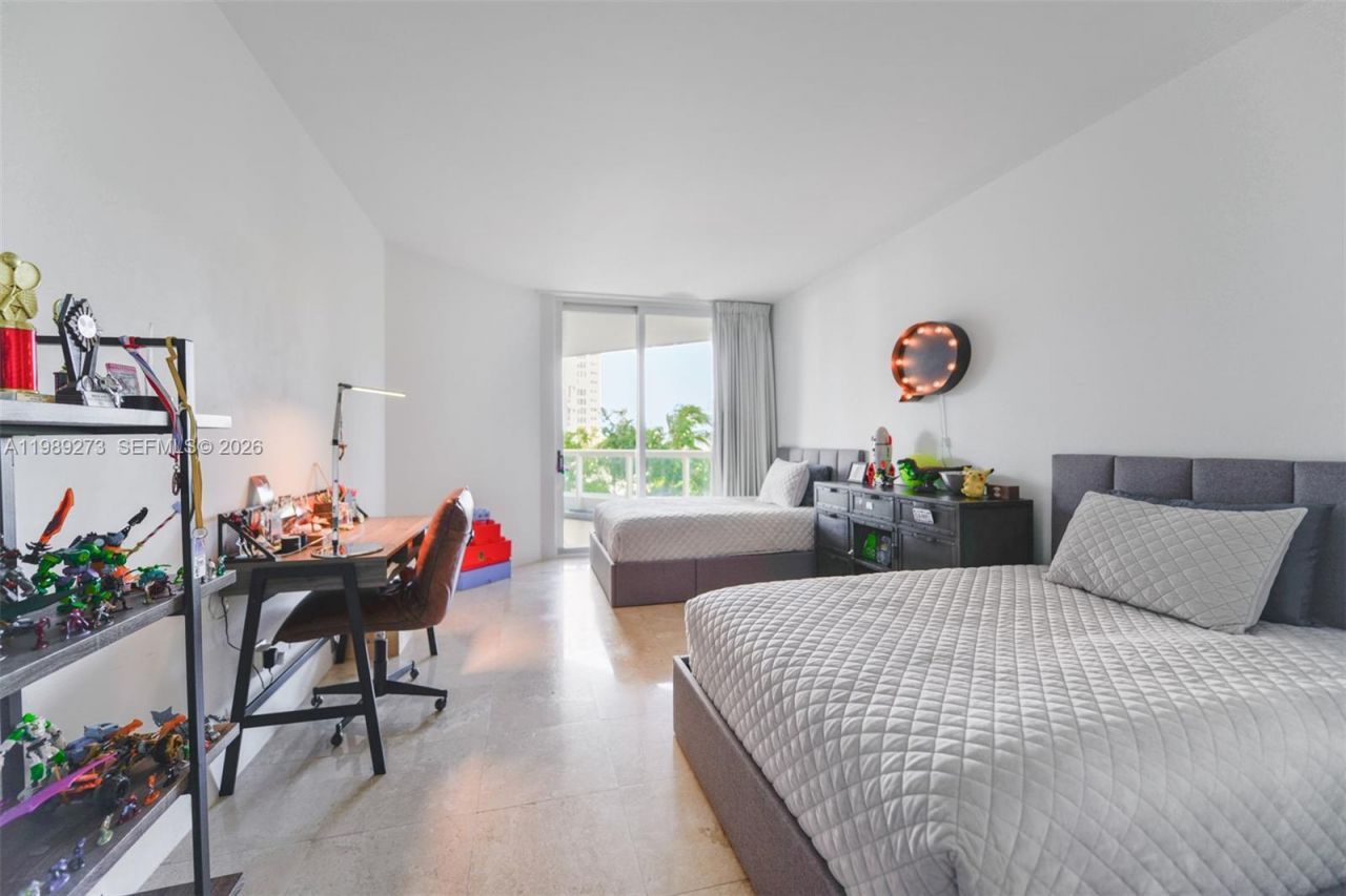 21050 Point Pl, Unit 702, Aventura, FL 33180 Photo