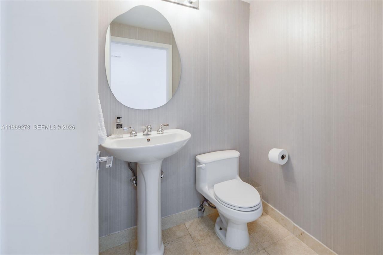 21050 Point Pl, Unit 702, Aventura, FL 33180 Photo