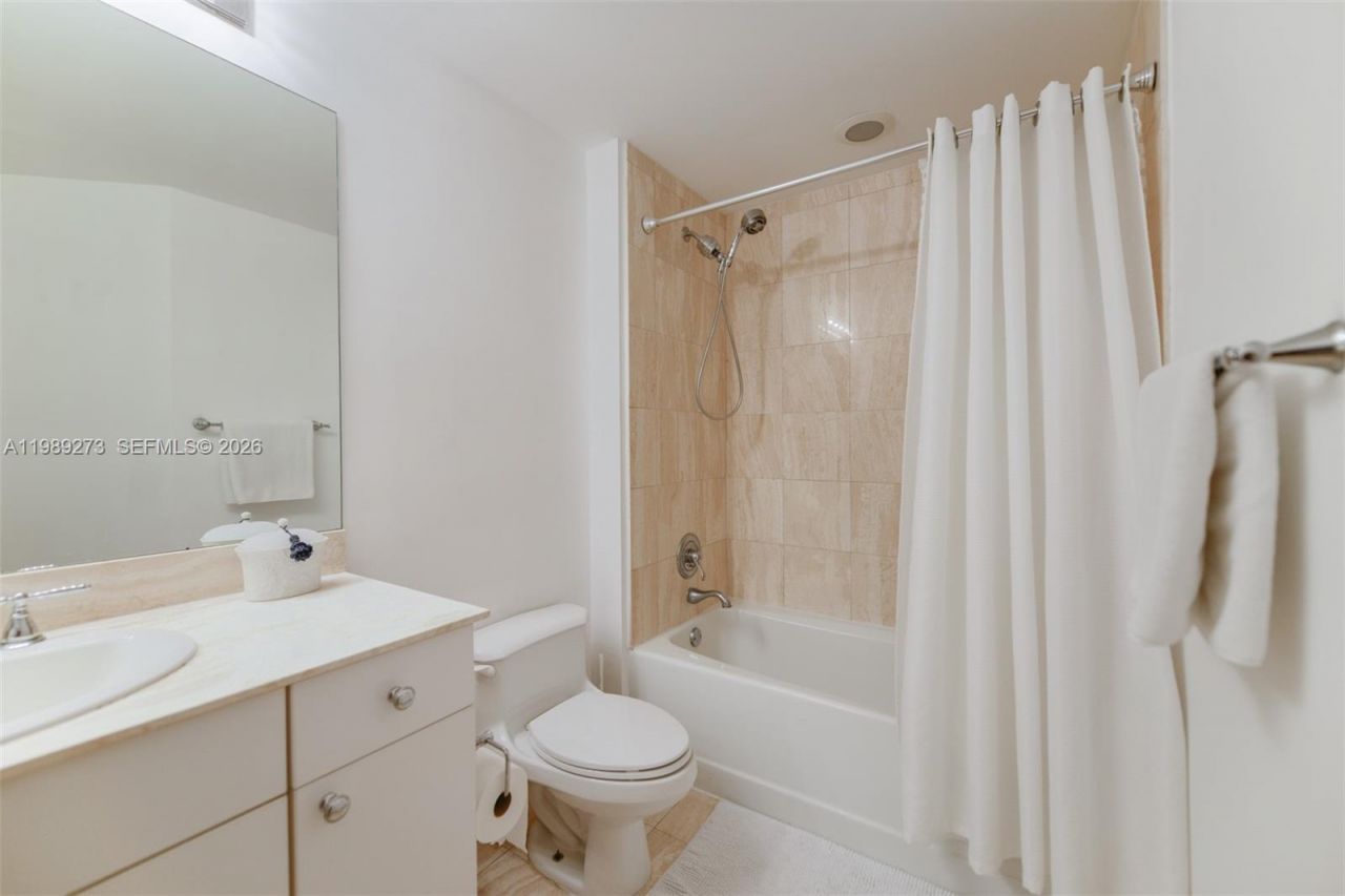 21050 Point Pl, Unit 702, Aventura, FL 33180 Photo