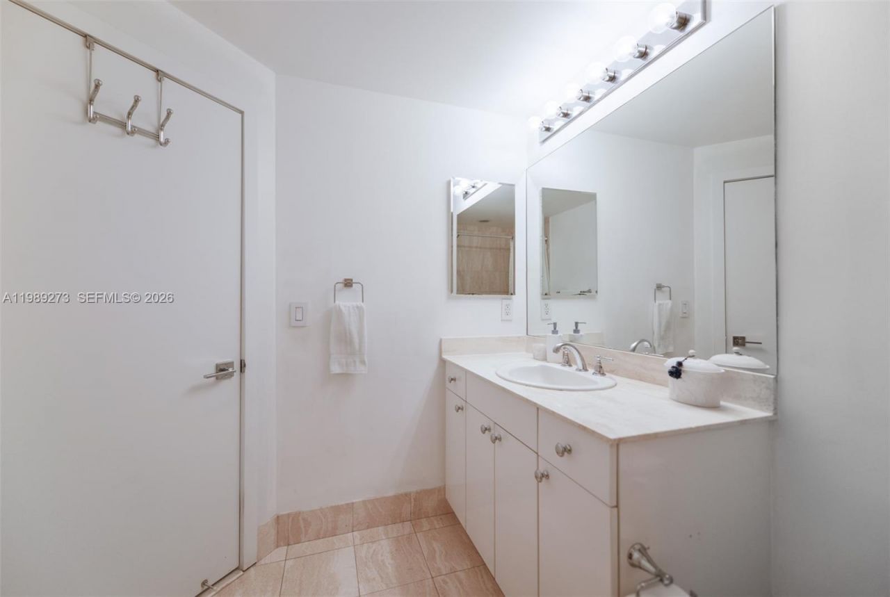 21050 Point Pl , Unit 702, Aventura, FL 33180 Photo
