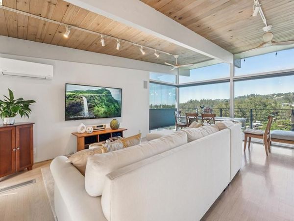 6733 Snake Rd, Oakland, CA 94611