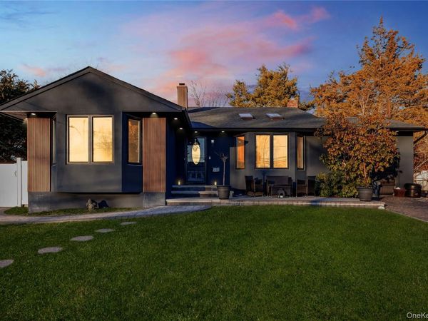 35 Crossway Drive , Deer Park, NY 11729