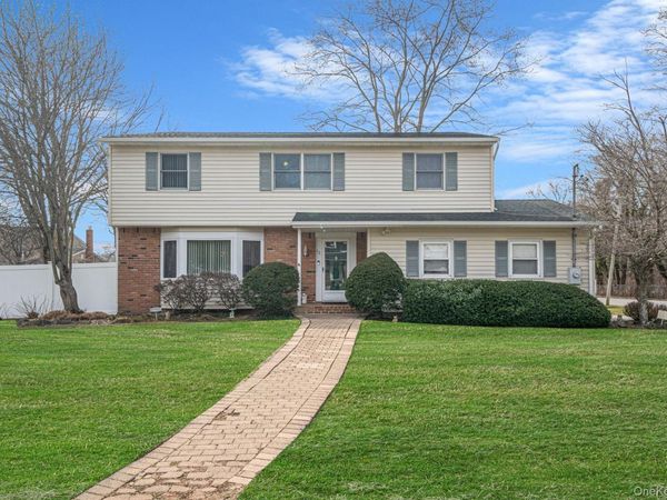 12 Hughes Lane , North Babylon, NY 11703