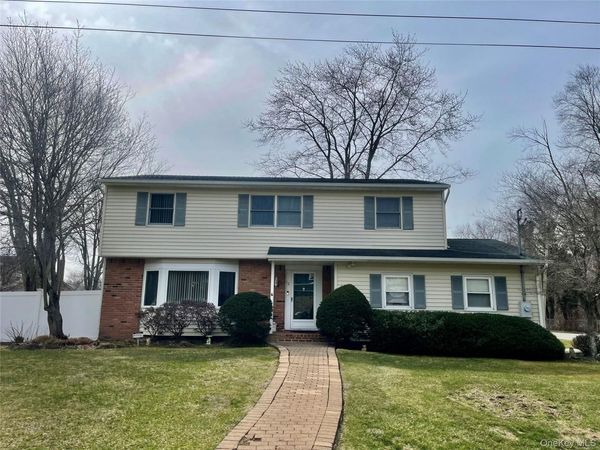 12 Hughes Lane , North Babylon, NY 11703