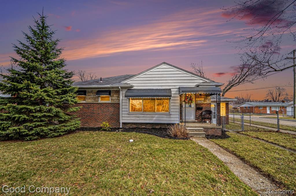 28900 Ursuline Street, Saint Clair Shores, MI 48081 Main Photo