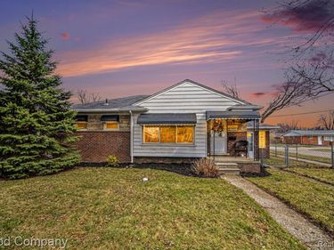 28900 Ursuline Street, St. Clair Shores, MI 48081