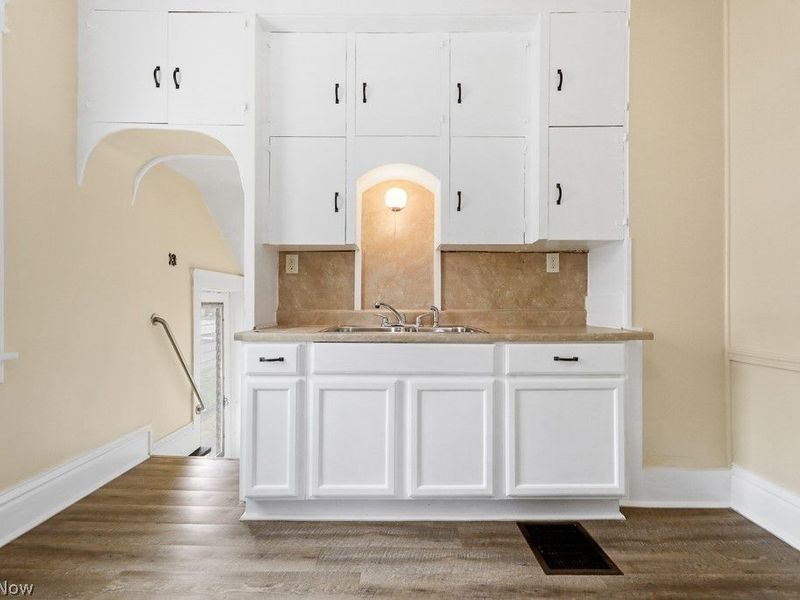 233 W Cambridge Street, Alliance, OH 44601 Photo 11