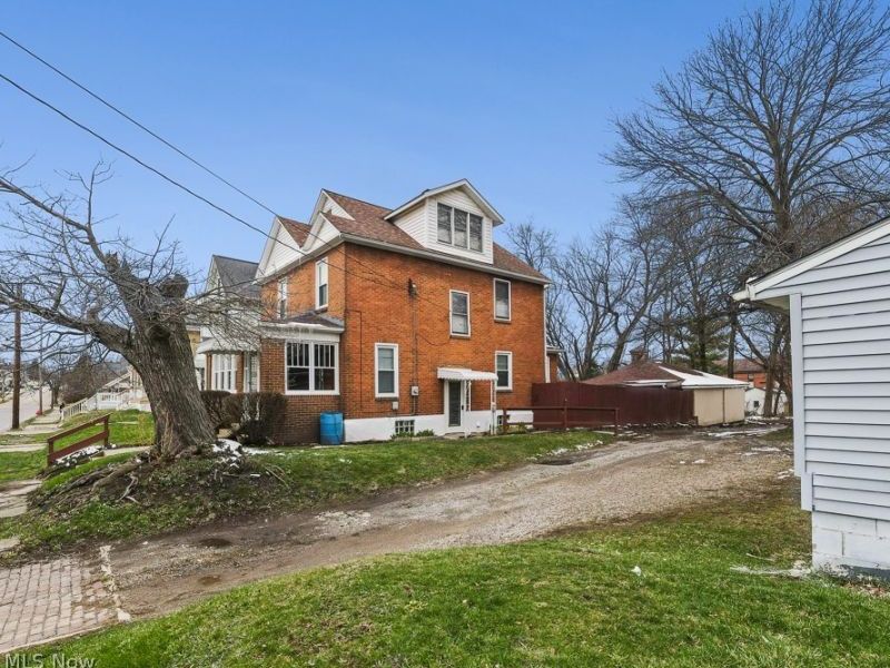 233 W Cambridge Street, Alliance, OH 44601 Photo 4