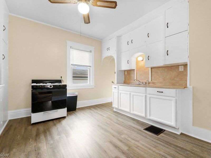 233 W Cambridge Street, Alliance, OH 44601 Photo 6