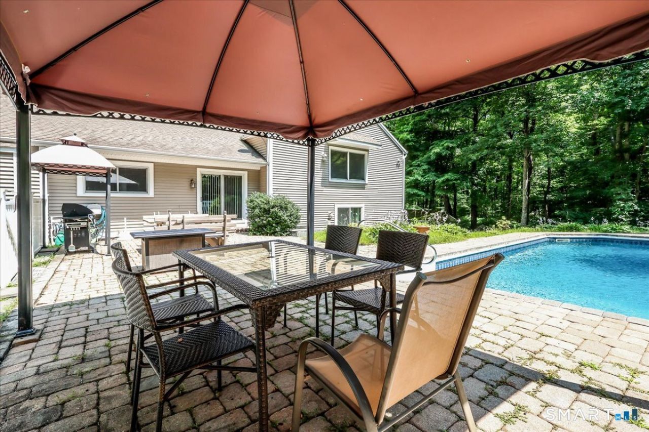 80 Pine Hollow, Middlebury, CT 06762 Main Photo