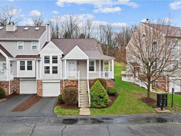 162 Old Village Lane , Bethel Park, PA 15102