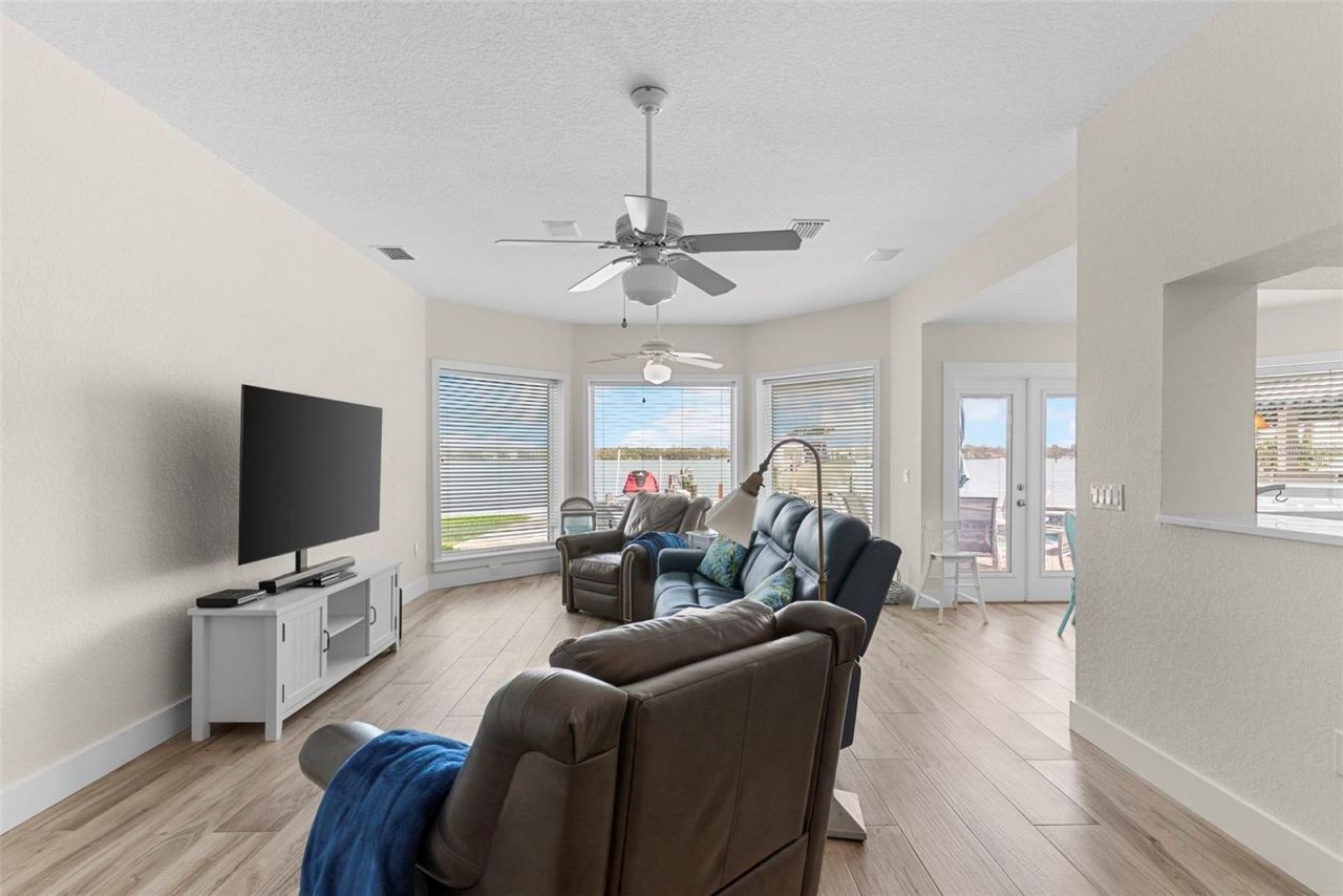 11445 9th Street E, Treasure Island, FL 33706 Photo