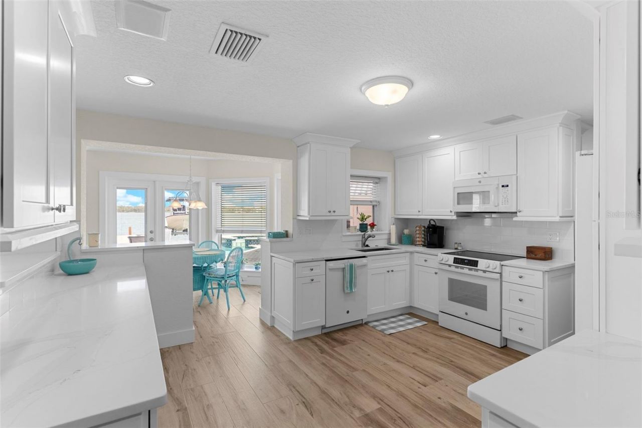 11445 9th Street E, Treasure Island, FL 33706 Photo