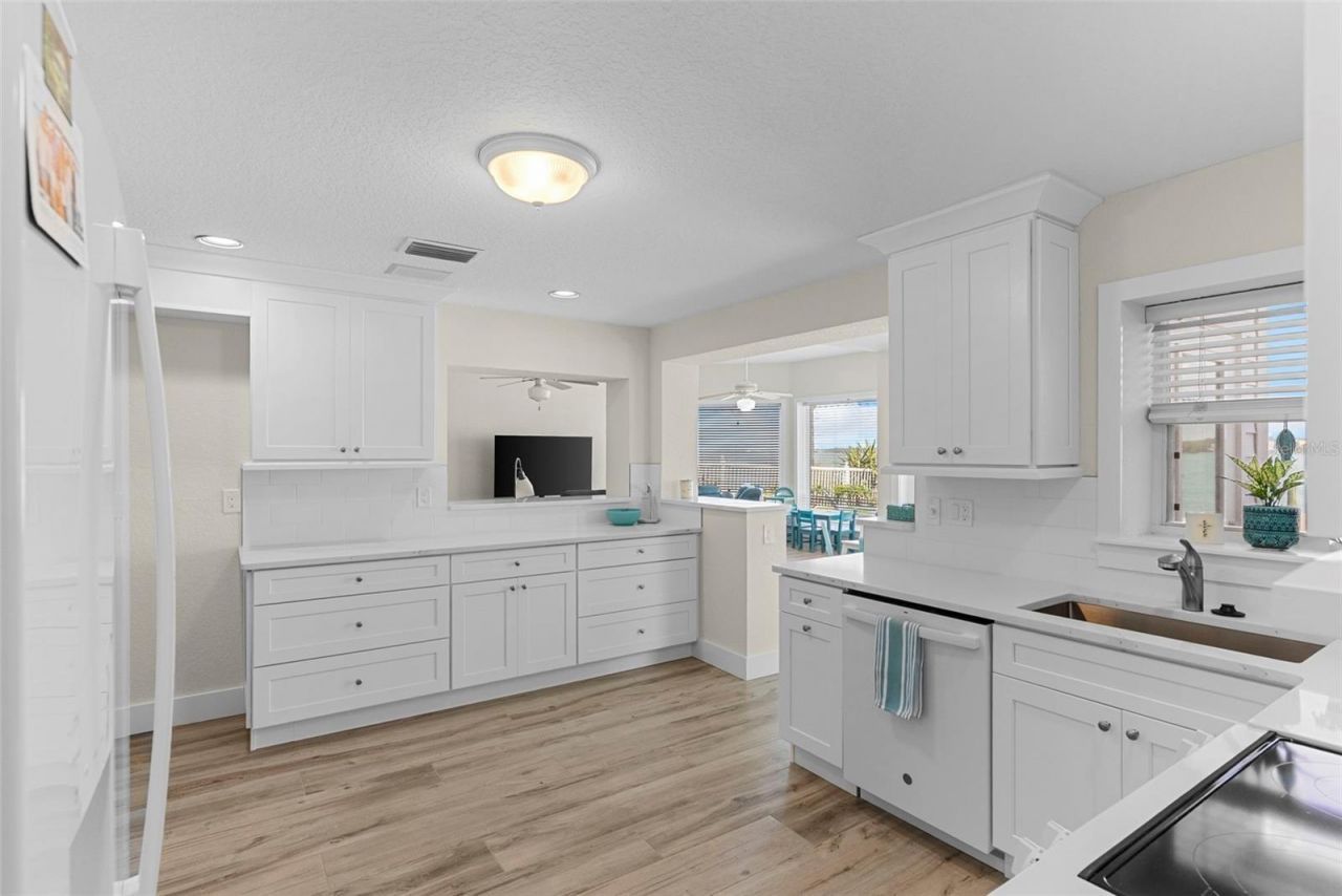 11445 9th Street E, Treasure Island, FL 33706 Photo