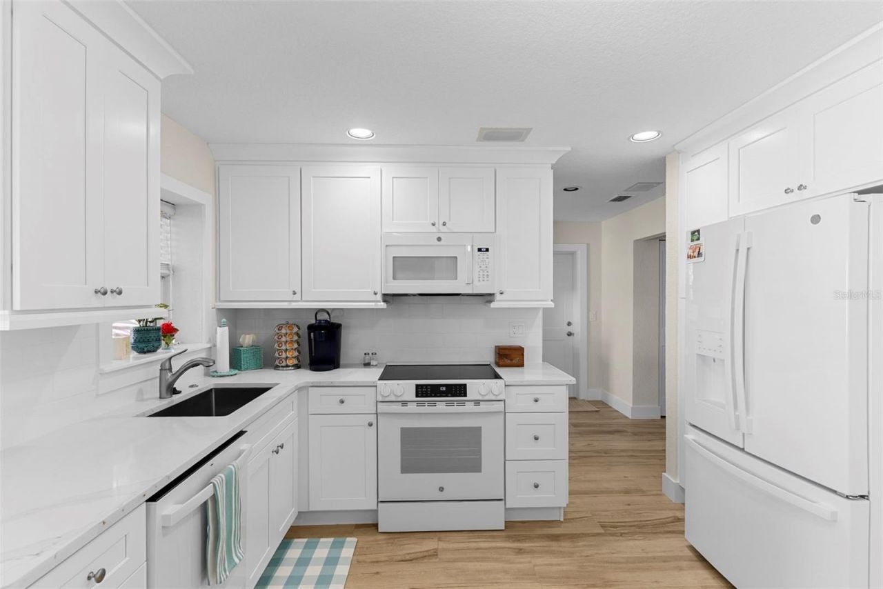 11445 9th Street E, Treasure Island, FL 33706 Photo