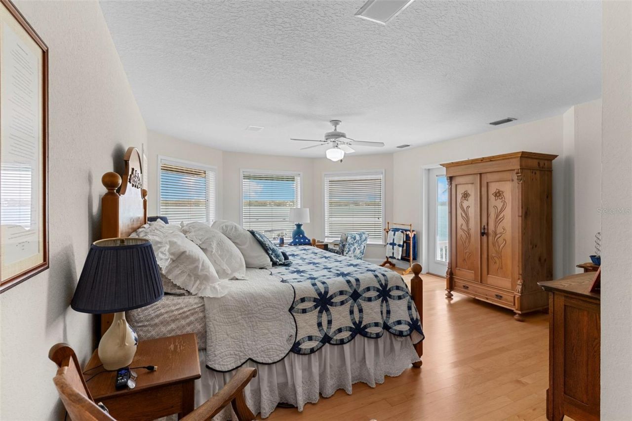 11445 9th Street E, Treasure Island, FL 33706 Photo