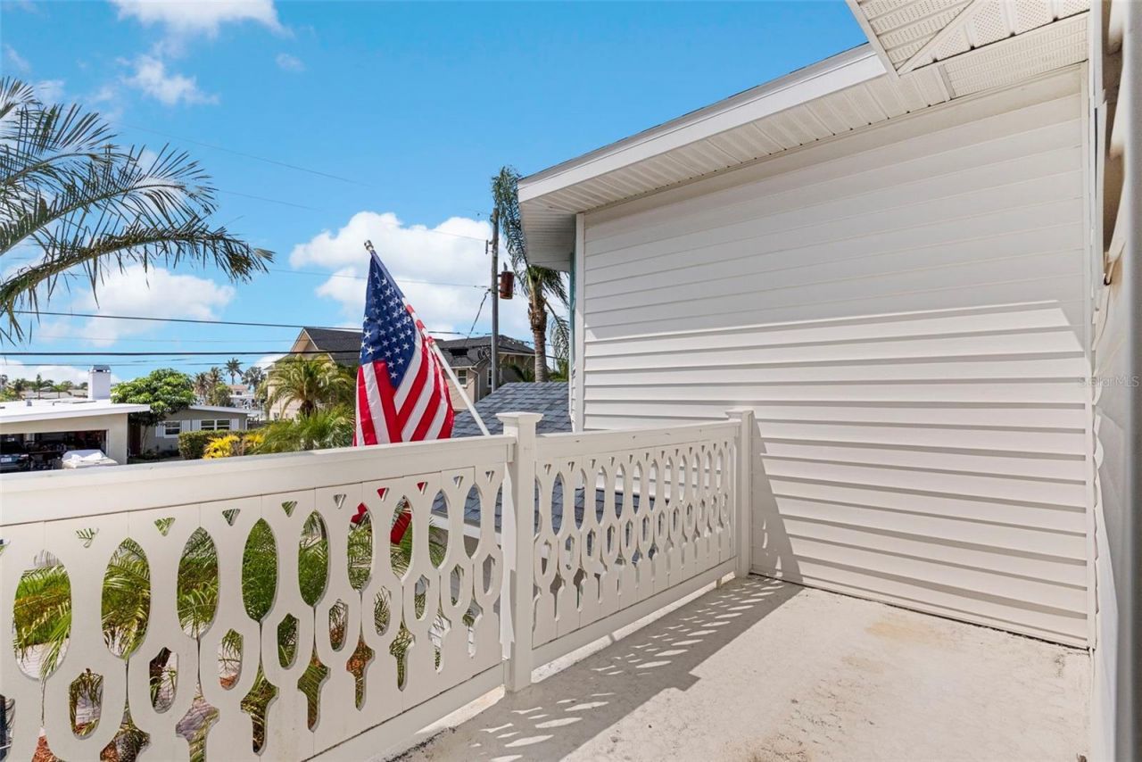 11445 9th Street E, Treasure Island, FL 33706 Photo