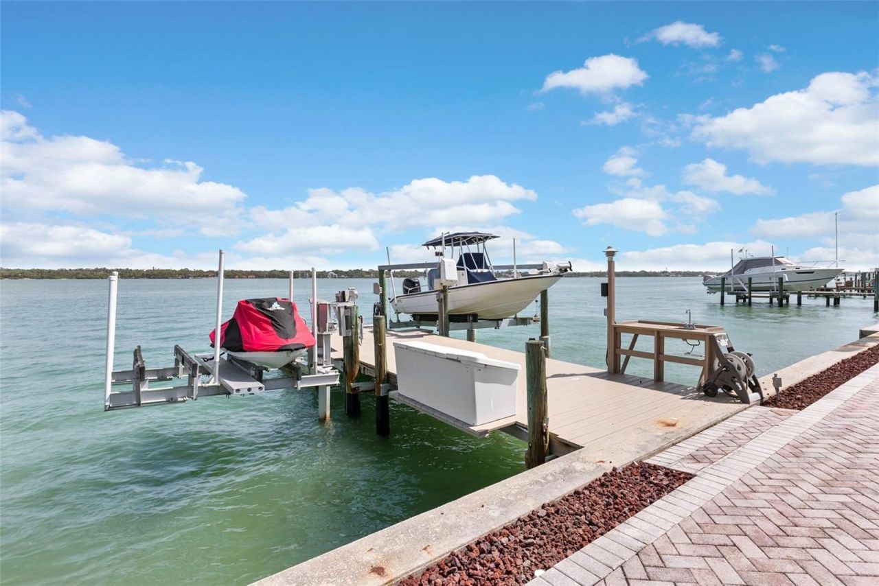 11445 9th Street E, Treasure Island, FL 33706 Photo