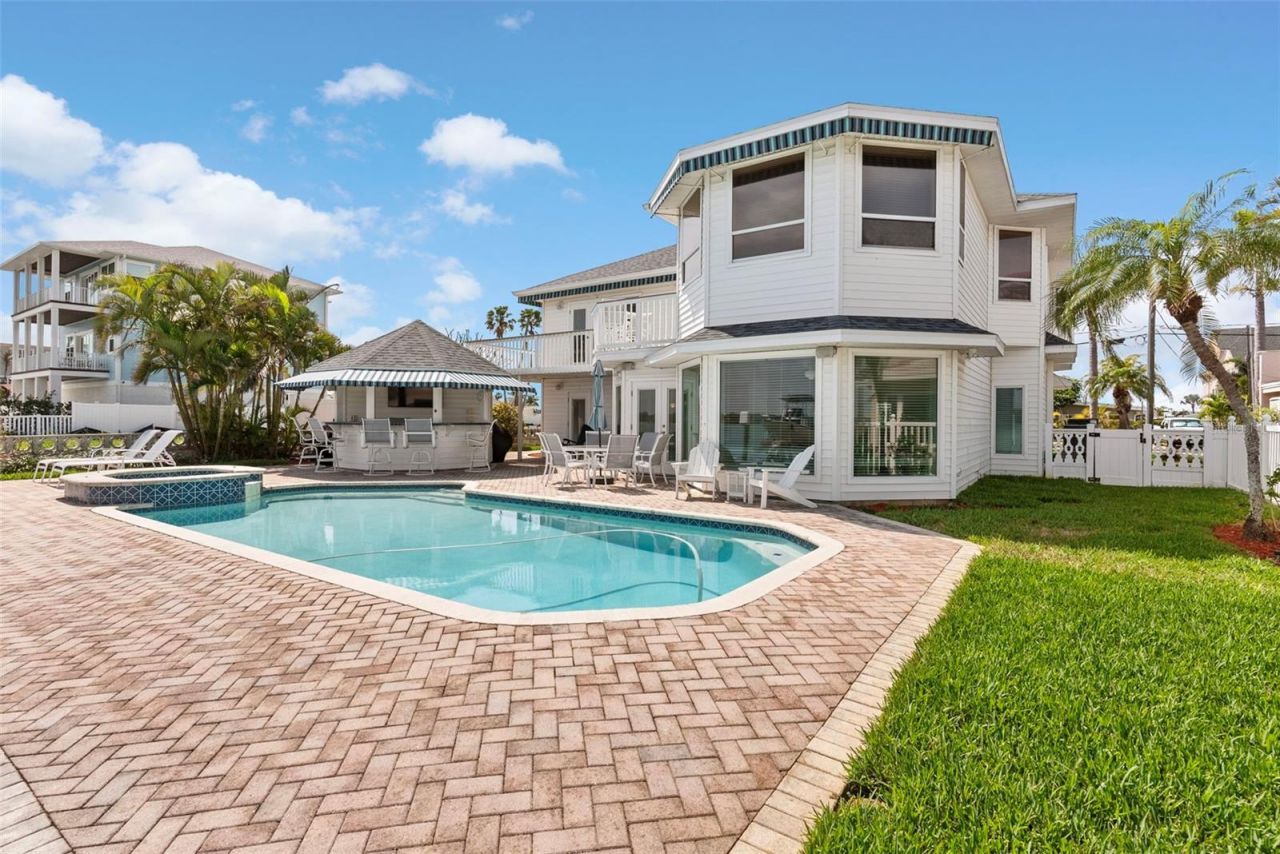11445 9th Street E, Treasure Island, FL 33706 Photo