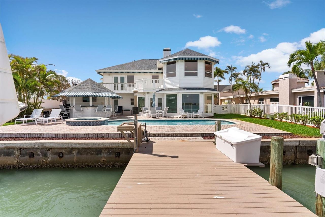 11445 9th Street E, Treasure Island, FL 33706 Photo