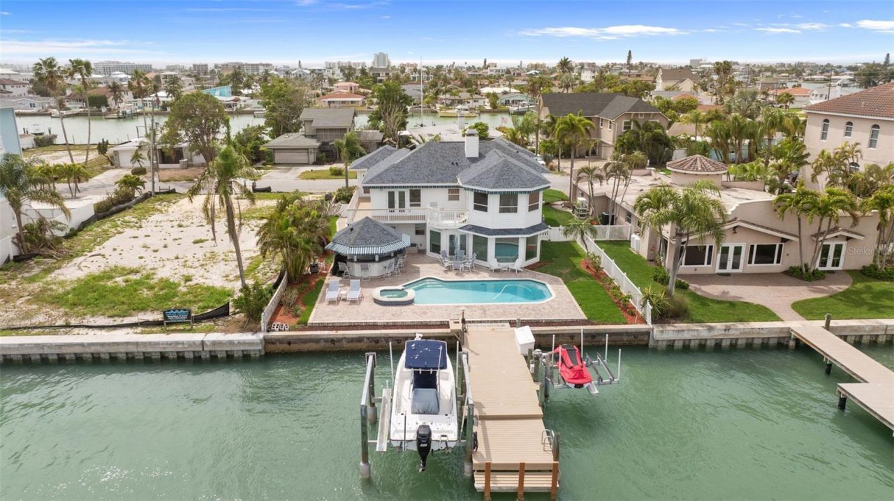 11445 9th Street E, Treasure Island, FL 33706 Photo