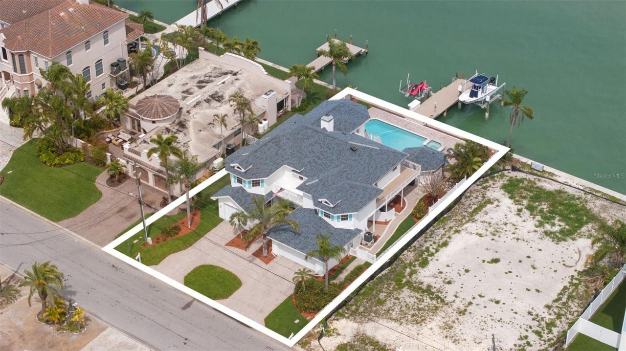 11445 9th Street E, Treasure Island, FL 33706 Photo