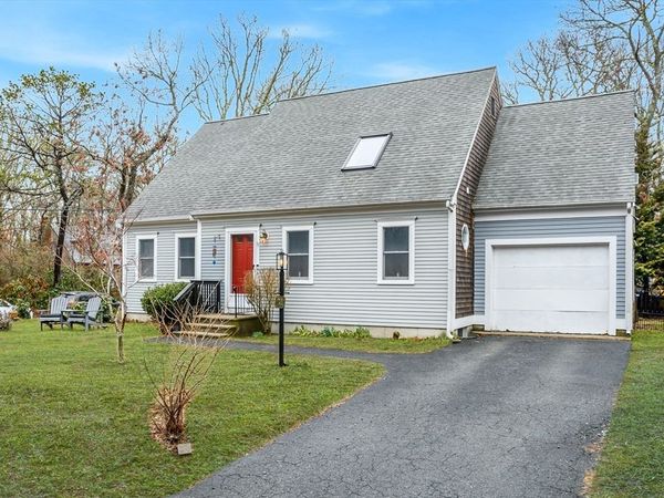 15 Florence Ave, Mashpee, MA 02649