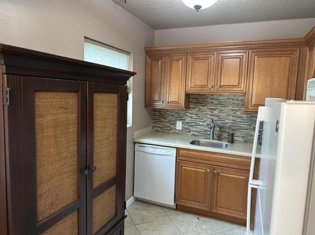 136 Coventry, Unit 136, West Palm Beach, FL 33417 Photo