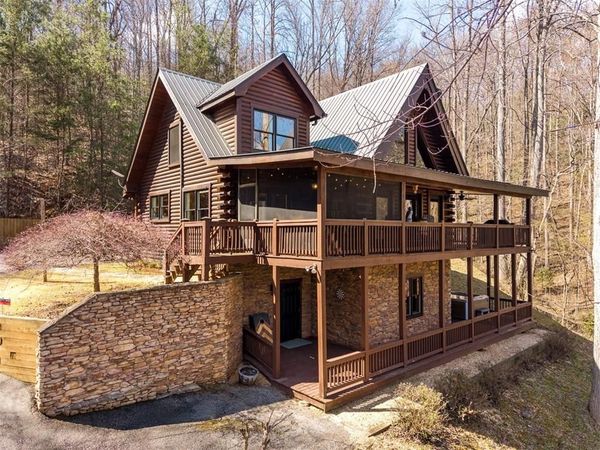91 Whispering Lake Way, Blue Ridge, GA 30513