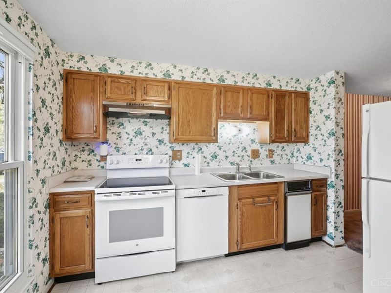 1049 Stratford Court, Loveland, OH 45140 Photo 14