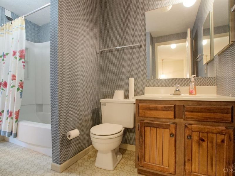 1049 Stratford Court, Loveland, OH 45140 Photo 14