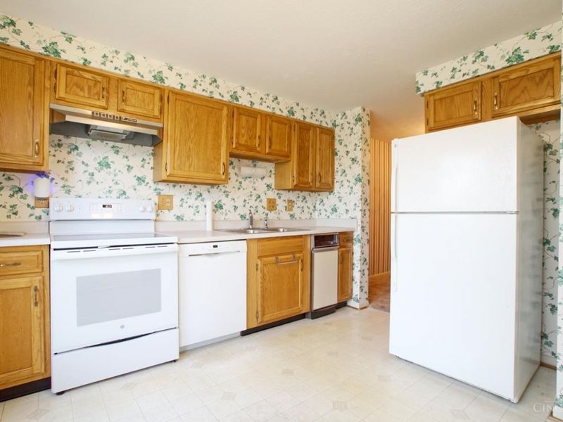 1049 Stratford Court, Loveland, OH 45140 Photo 6