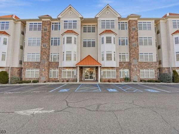 104 E Elizabeth Ave, Linden, NJ 07036