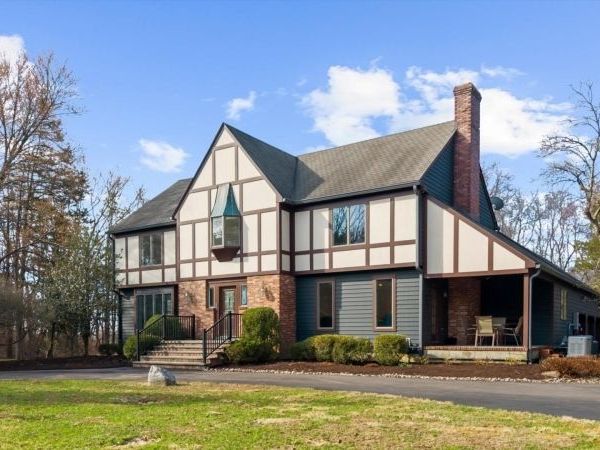 24 Partridge Rd, Readington, NJ 08822