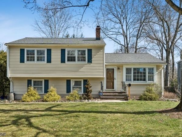 76 Magnolia Dr, New Providence, NJ 07974