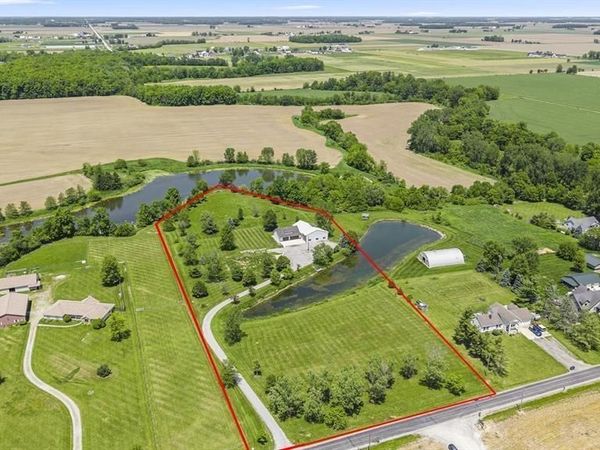 21735 Ward Road, Woodburn, IN 46797