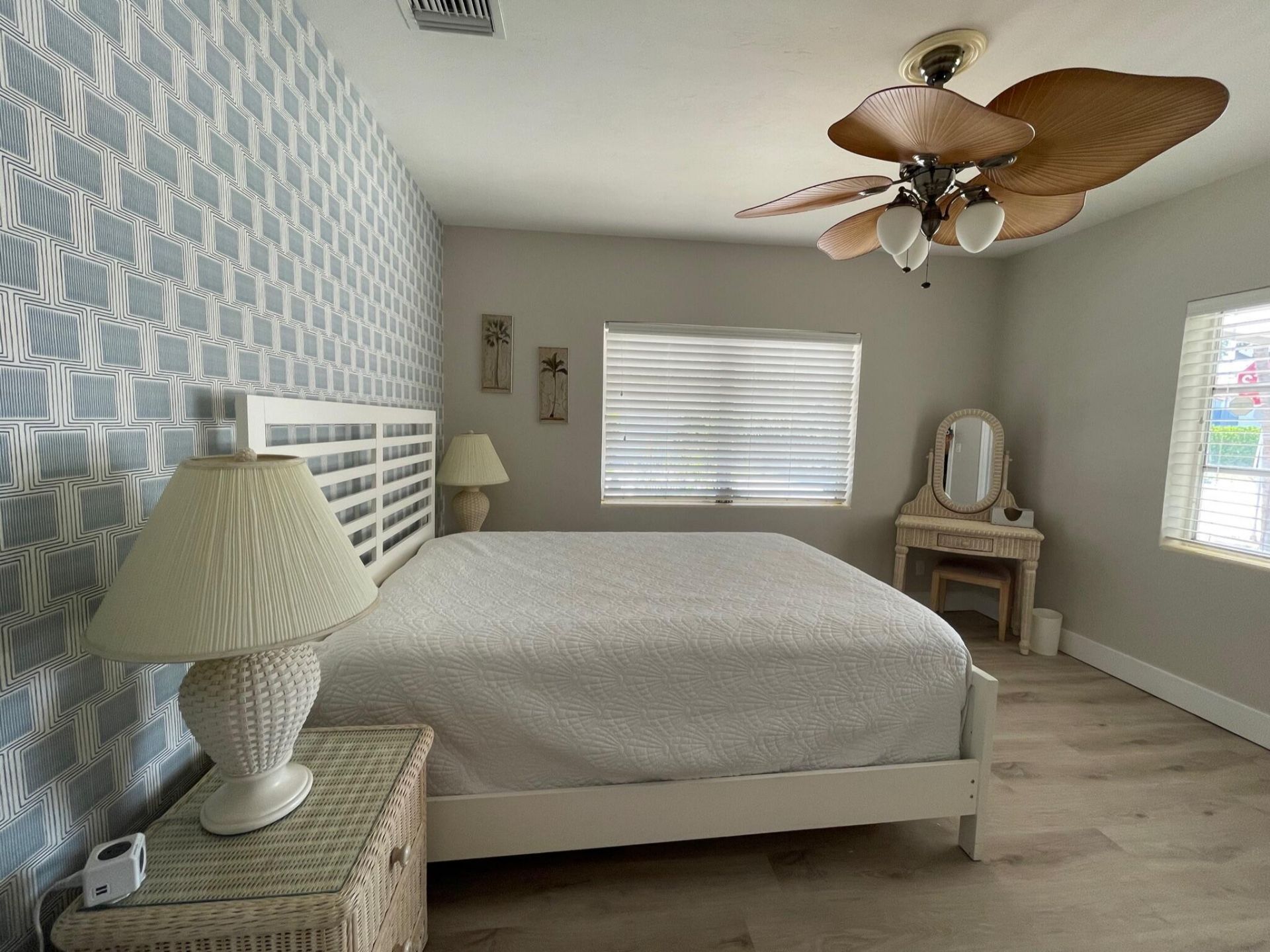 220 N 9th Ave Avenue N, Lake Worth Beach, FL 33460 Photo