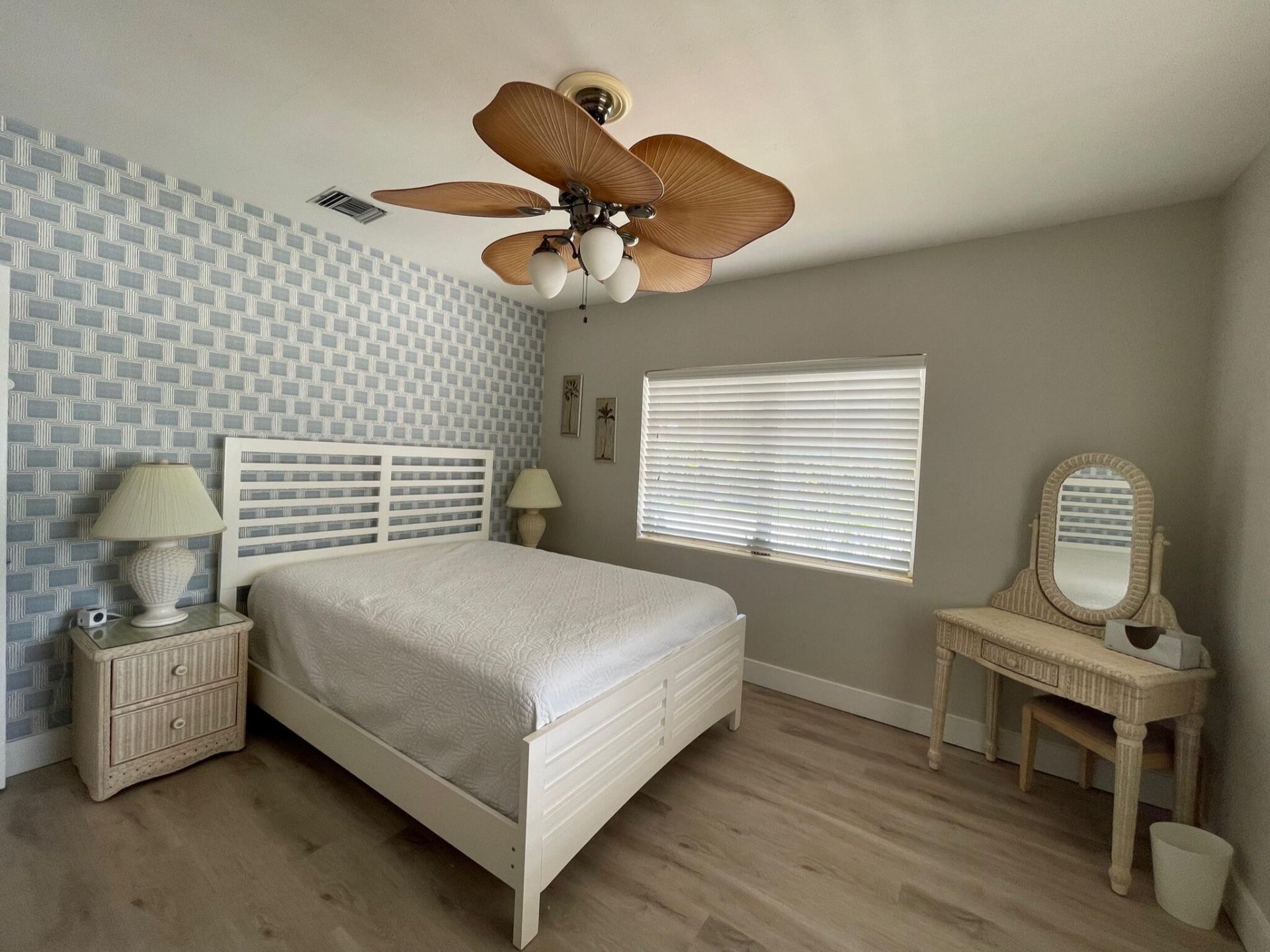 220 N 9th Ave Avenue N, Lake Worth Beach, FL 33460 Photo