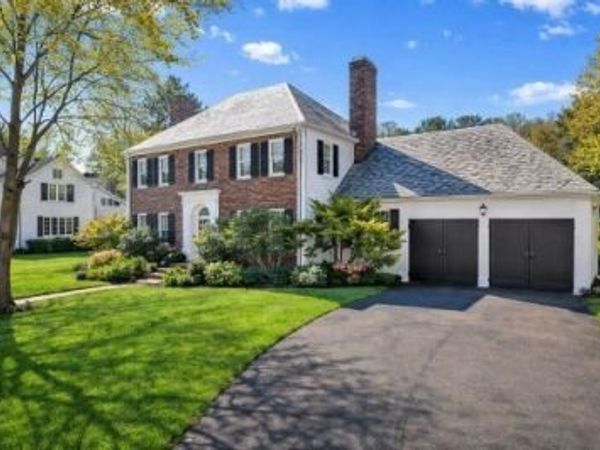 160 Reservoir Rd, Brookline, MA 02467