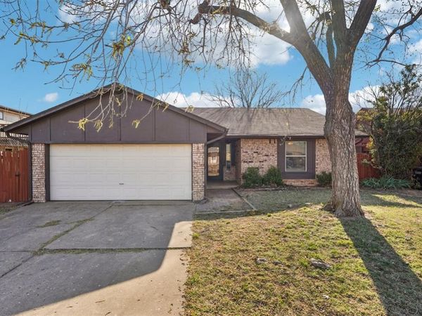 1212 Kings Court, Moore, OK 73160