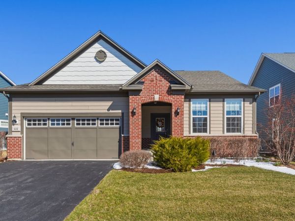 44 Pacific Avenue , Hawthorn Woods, IL 60047