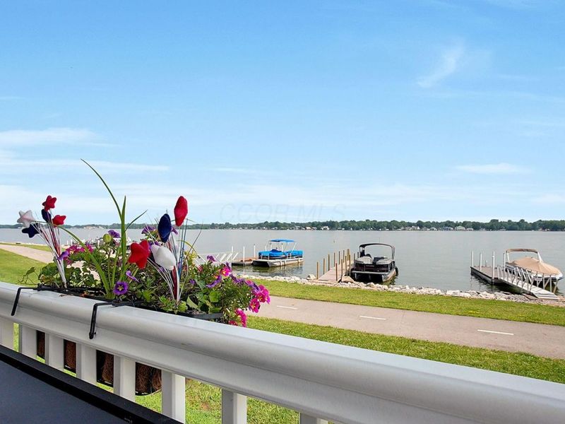 48 Rosebraugh Circle E, Buckeye Lake, OH 43008 Photo 5