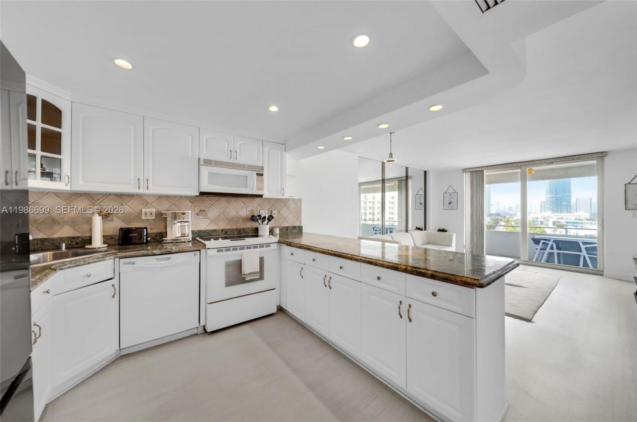 465 Ocean Dr , Unit 1102, Miami Beach, FL 33139 Photo