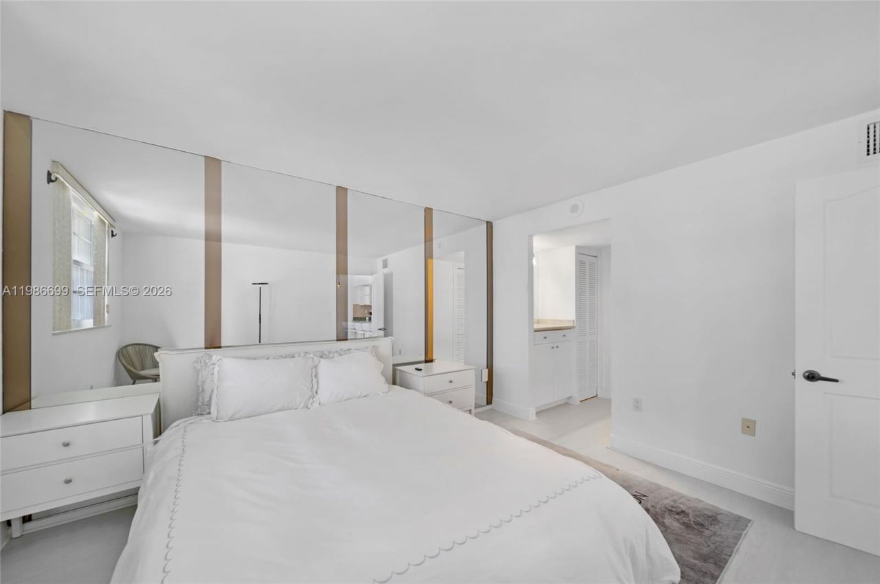 465 Ocean Dr , Unit 1102, Miami Beach, FL 33139 Photo